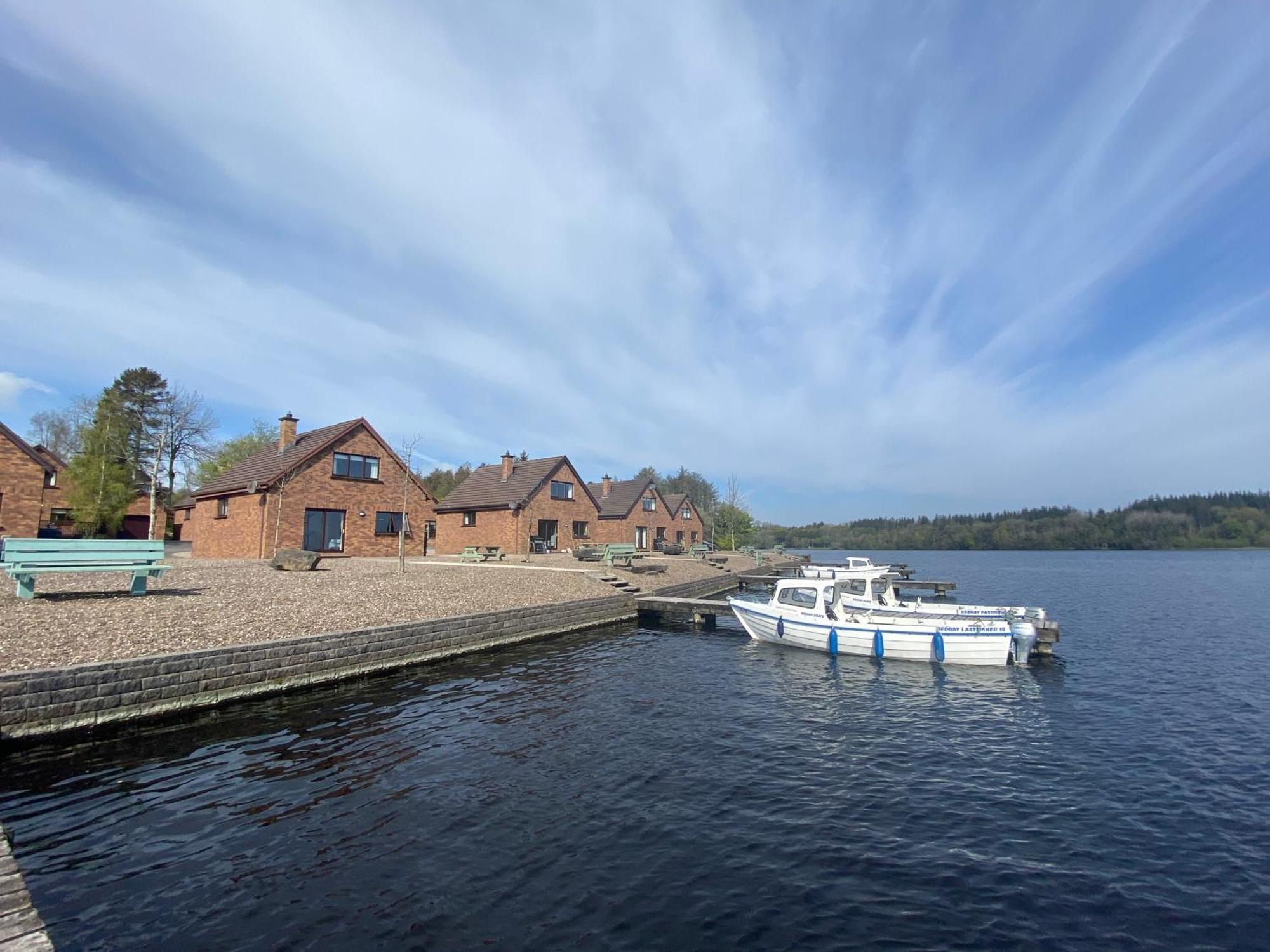Tullybay Holiday Lodges Enniskillen Exterior foto